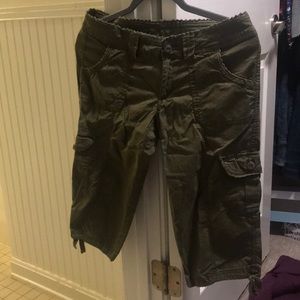 Arizona green capris